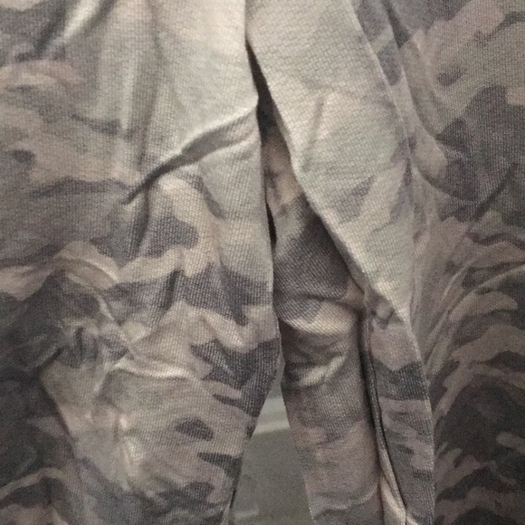 Ladies’ NWT honeydew Grey Camo Lounge Jumpsuit (S) - Picture 15 of 16